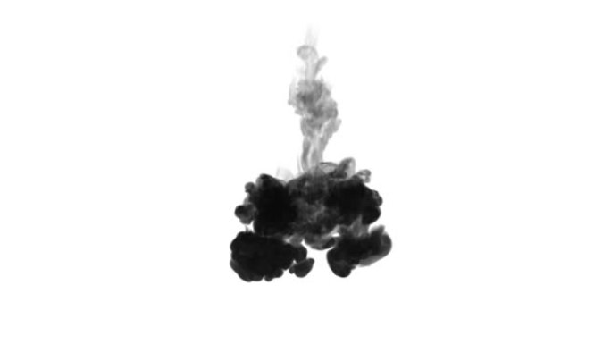 一股墨水流，注入黑色染料云或烟雾，墨水以慢动作注入白色。水中黑色。漆黑的背景或烟雾背景，用于墨水效果