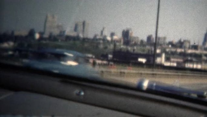 (8毫米年份) 1950高速公路驶入圣路易斯。美国