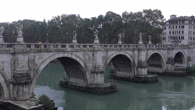 罗马台伯河上的美丽天使桥到圣天使城堡