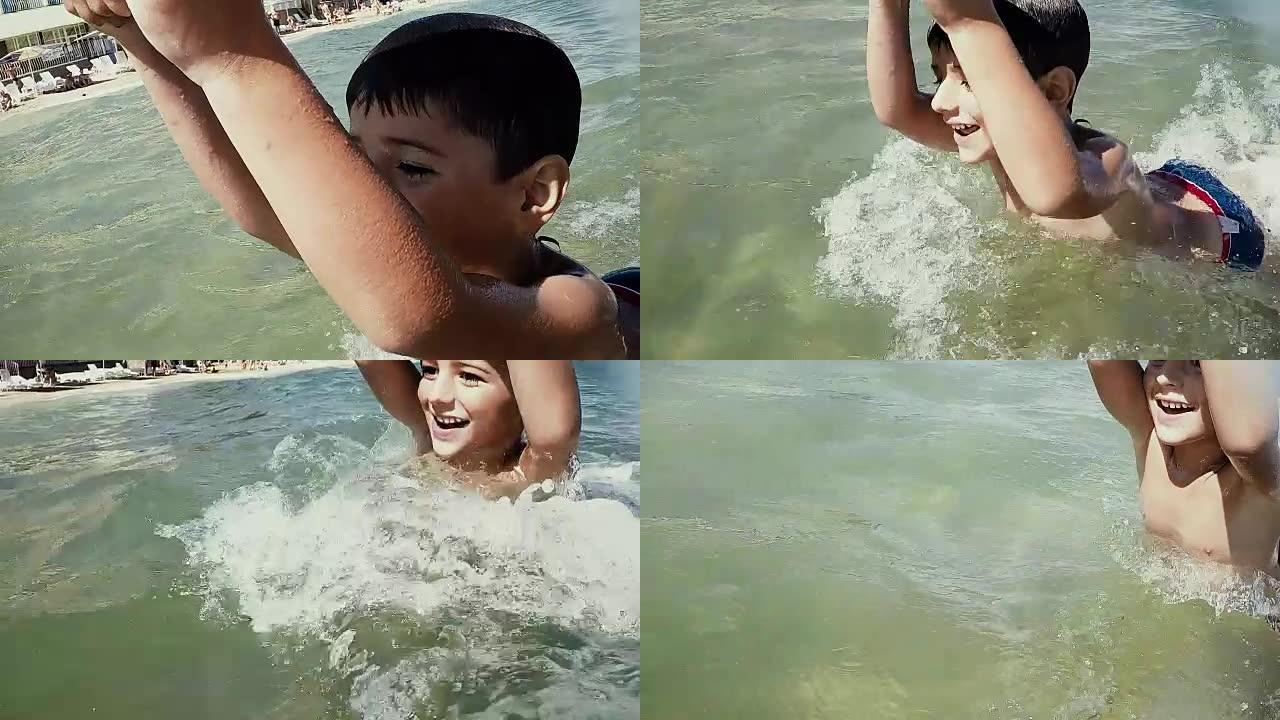 小男孩在海里洗澡