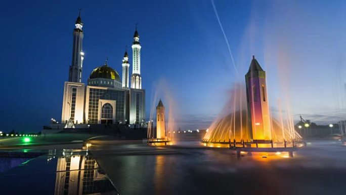 哈萨克斯坦阿克托比地区阿克托比。哈萨克斯坦，阿克托比，努尔·加西尔，中央清真寺。延时。