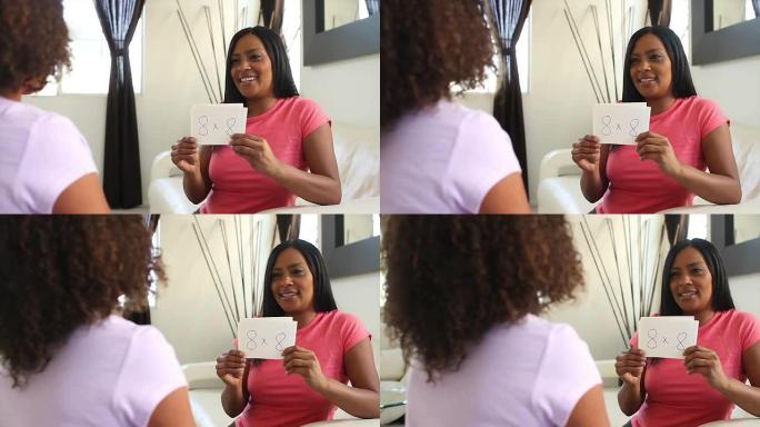 非裔美国母亲教女儿数学闪存卡Trackleft MS