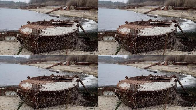 切尔诺贝利禁区干涸湖中的贝壳弃船