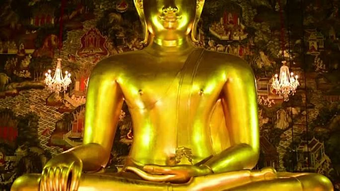 泰国寺庙的黄金佛像。
