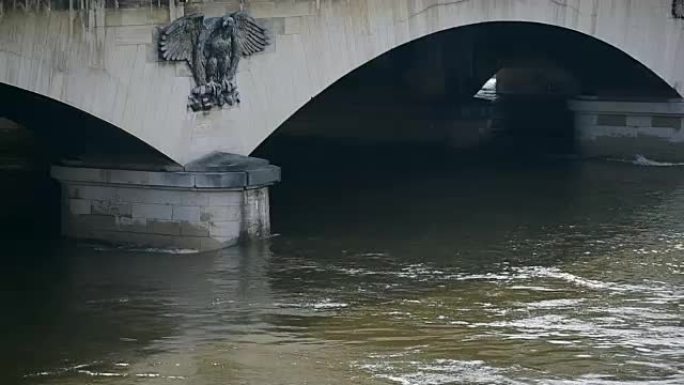 在一周的洪水中，塞纳河水位在30年高位后降至正常水平