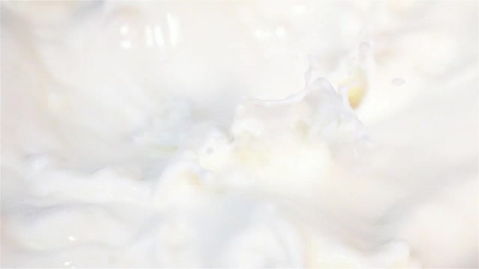 芒果掉入牛奶的两个视频-真正的慢动作