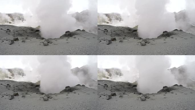 火山活动-火山口活火山中的沸腾热泥锅