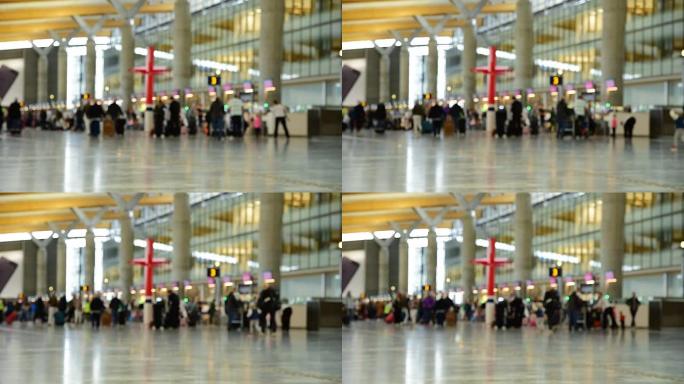 机场柜台大厅旅客人群的全景