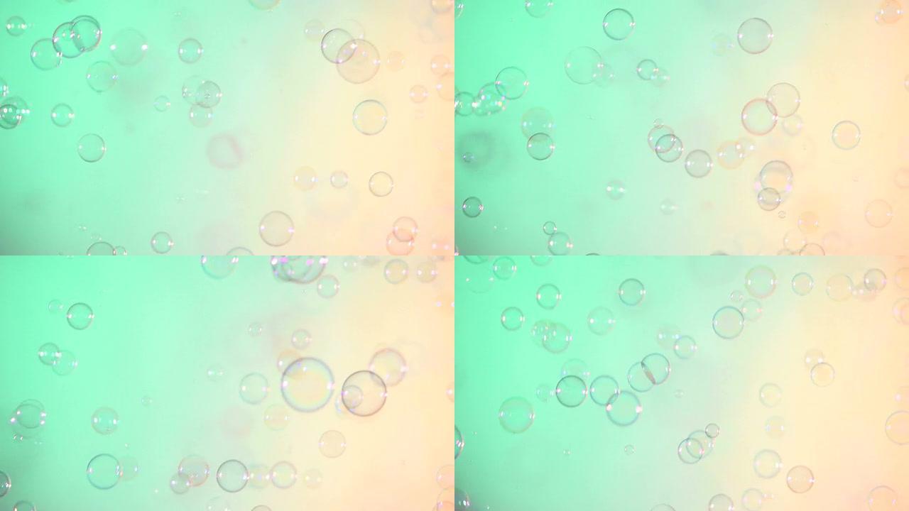 蓝绿色和浅粉色的蓝色和透明肥皂泡，背景