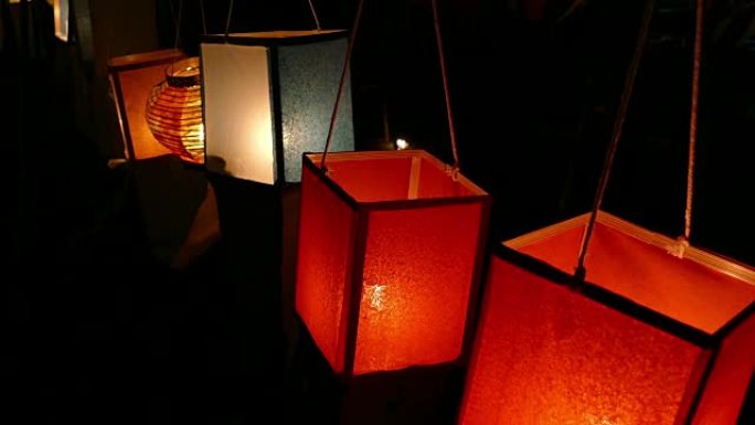 耶彭节的纸灯笼和烛光