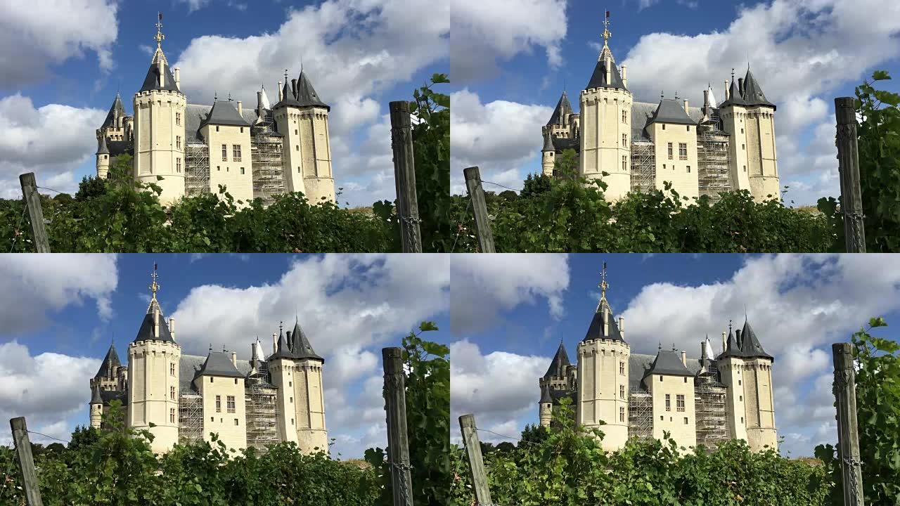法国索米尔-2016年8月12日。法国索米尔著名的城堡，卢瓦尔河谷中心。2016年8月12日