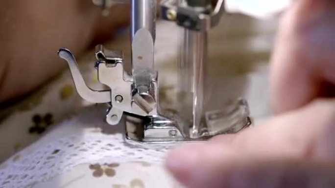 缝纫机上的特写显示过程