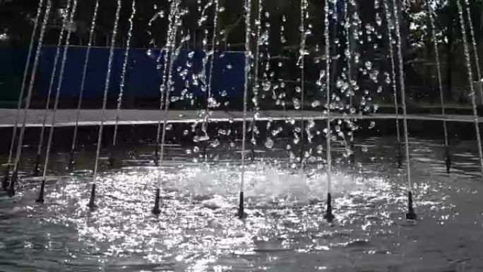 公园里喷泉的水滴飞溅