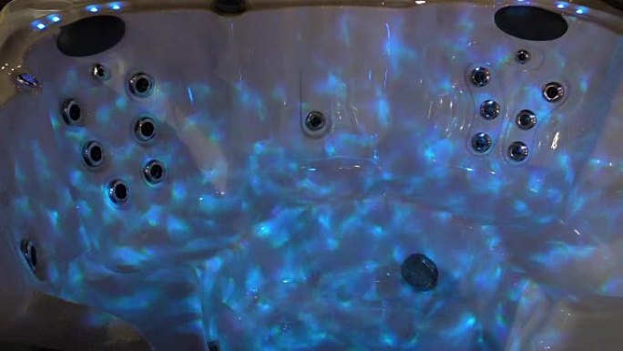 带灯的热水浴缸浴缸