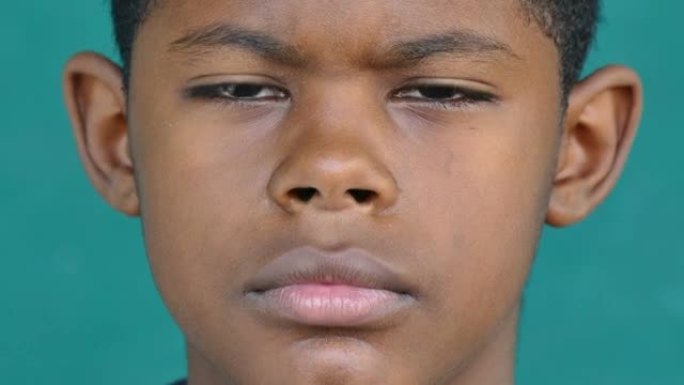 53黑人儿童肖像悲伤的孩子脸沮丧的表情
