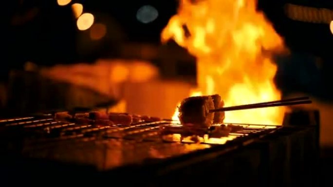 烤鸡串，烧烤，一群人在篝火上烧烤