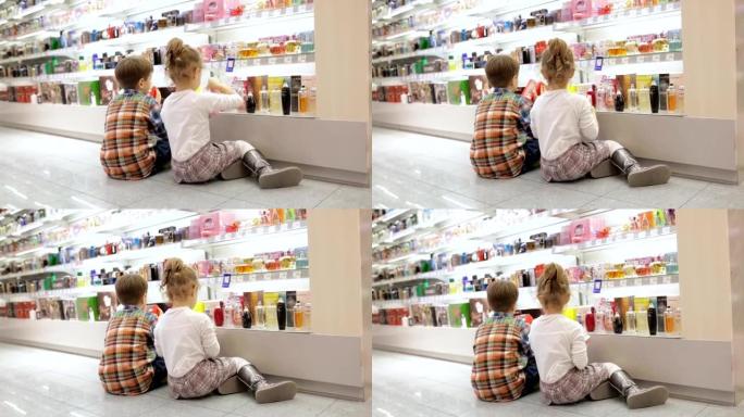 哥哥和姐姐在超市为孩子们玩香水，手持镜头