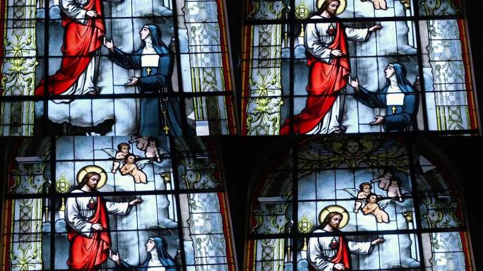 图像上的宗教彩色玻璃窗耶稣和含义年轻修女