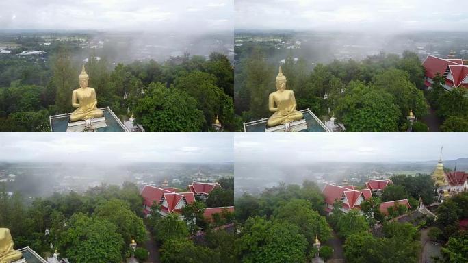 鸟瞰图，Wat Phra That Doi Saket temple和泰国清迈山上的雾。