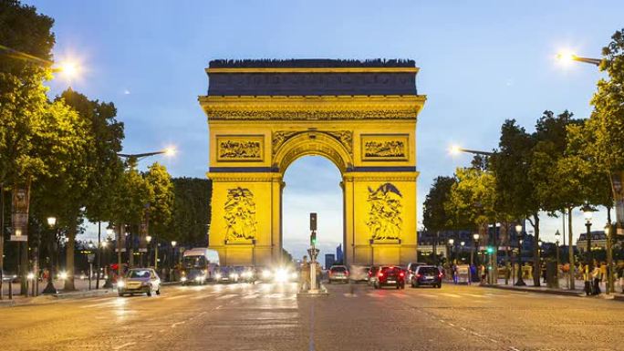 巴黎，日落时分香榭丽舍大街上的交通