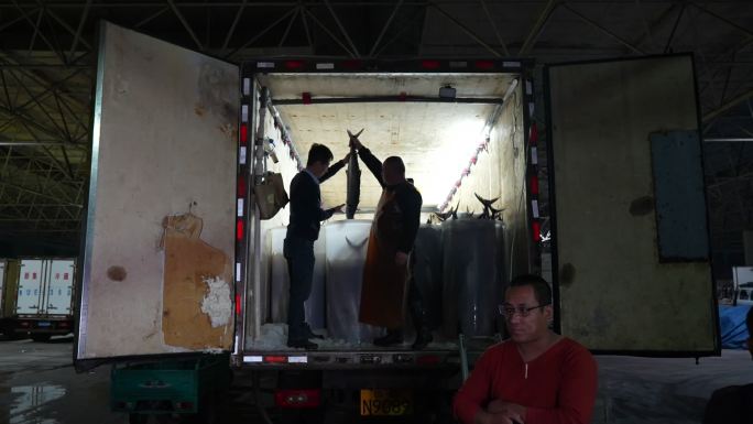 青岛城阳水产品批发市场 鲅鱼 大虾交易