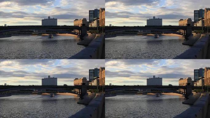 夕阳下的莫斯科河