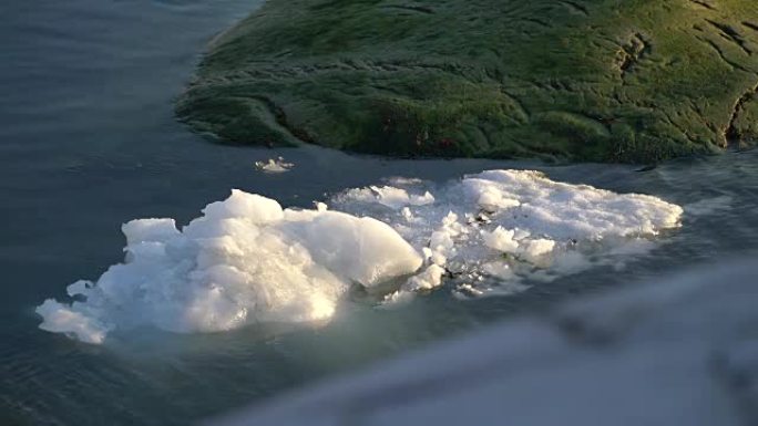冰山正在格陵兰岛的北冰洋上融化