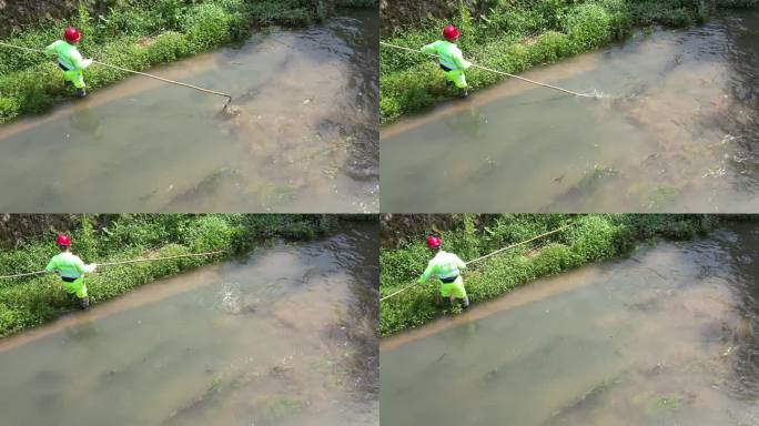 环卫工人清理河道垃圾