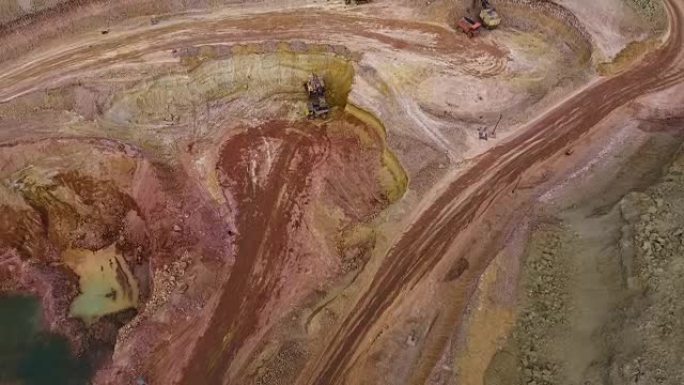 采石场的全景。巴尔汗·桑兹。矿产开发。从上方观看。
