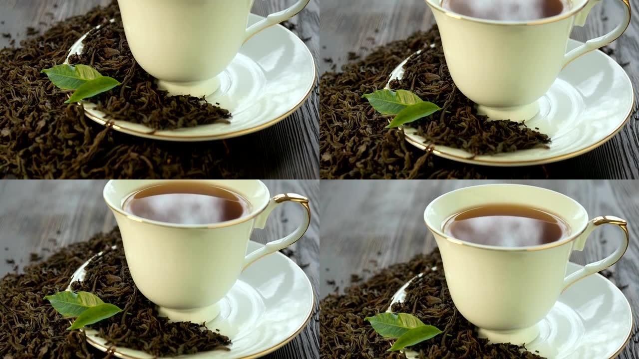 茶碟上瓷杯中的热茶