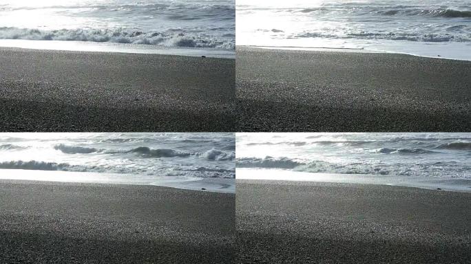 冰岛维克黑沙滩上的海浪