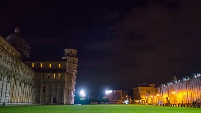 夜灯比萨城著名大教堂和塔广场步行全景4k超延时意大利