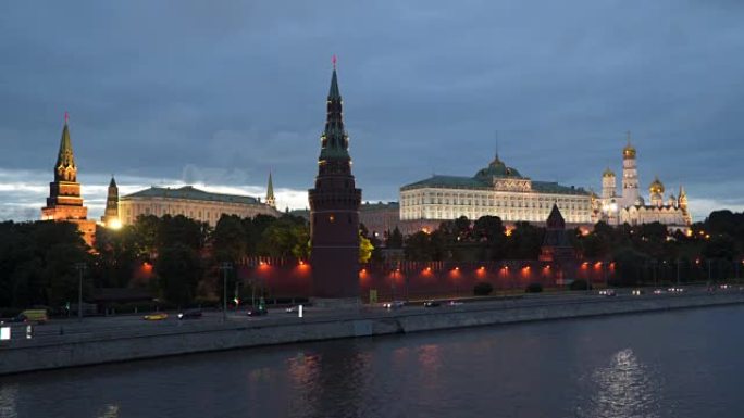 俄罗斯莫斯科。克里姆林宫堤防夜景
