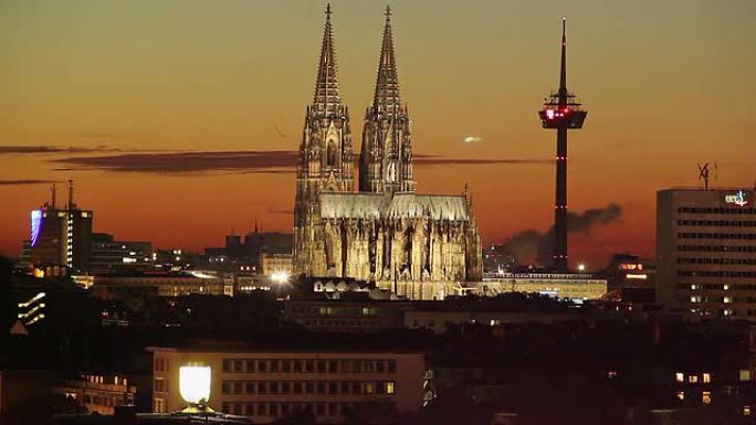 德国哥特式大教堂日夜缩时，科隆天际线。欧洲、文化和风景的美丽照片。旅游观光，旅游景观德国地标。世界旅