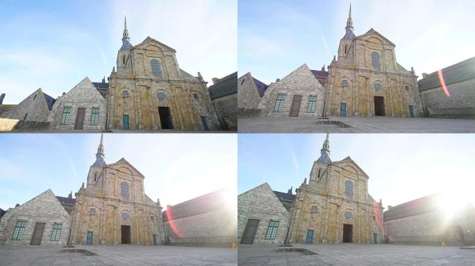 圣米歇尔山岛上的修道院阳光普照的庭院