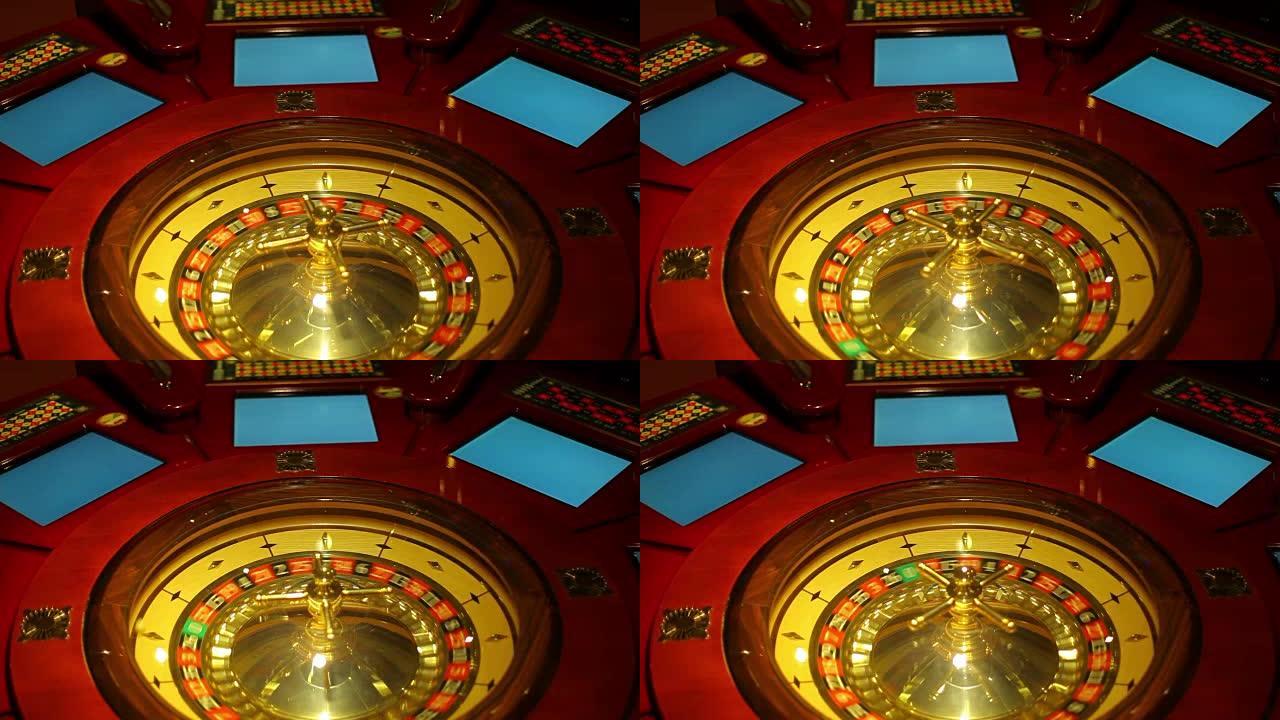 赌场轮盘赌的镜头-旋转的球停在黑色十五