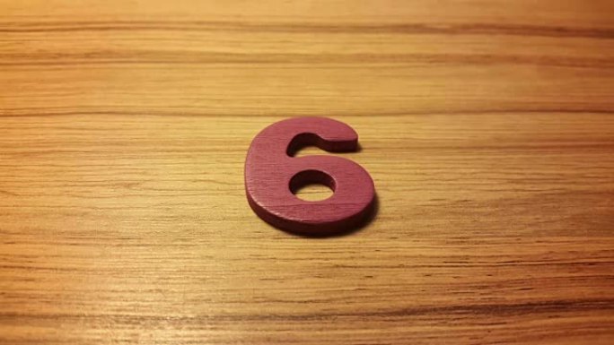 木制背景上的木制人物倒计时数量