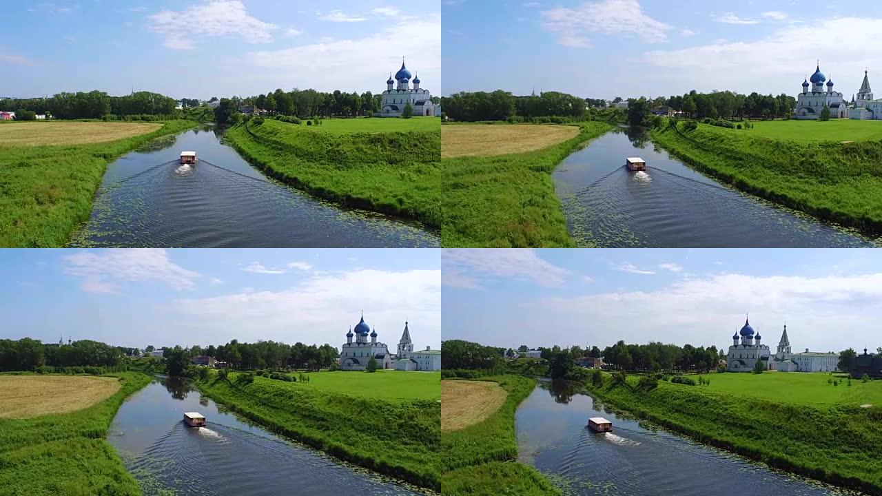 俄罗斯苏兹达尔鸟瞰图。卡缅卡河与克里姆林宫