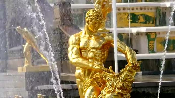彼得霍夫。喷泉。雕像。慢动作。圣彼得堡