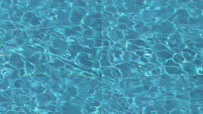 游泳池里的蓝色水