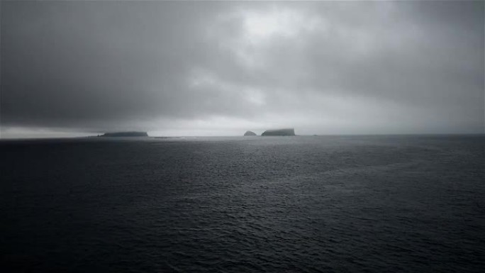 狂风暴雨在海上肆虐