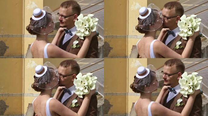刚结婚的夫妇正在亲吻循环录像
