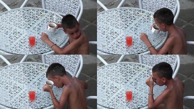 纳克特小男孩打喷嚏饮料禁止在夏天在游泳池边的桌子上喝柠檬水
