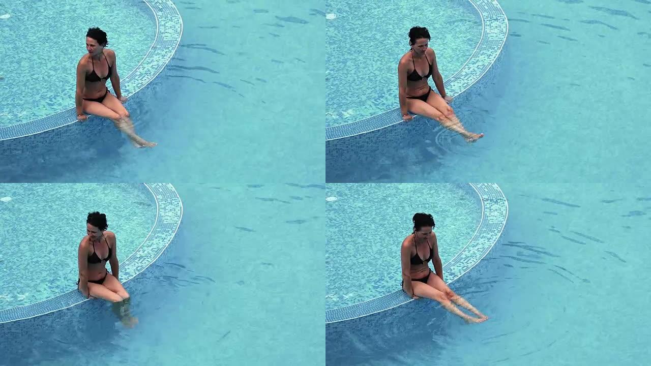 女人在游泳池上放松