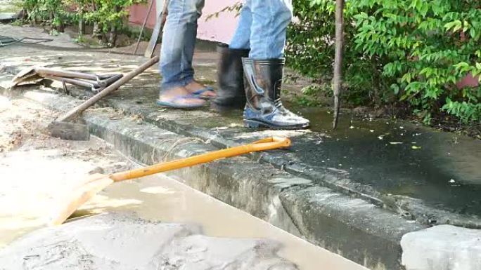 挖树修复大型地下水管