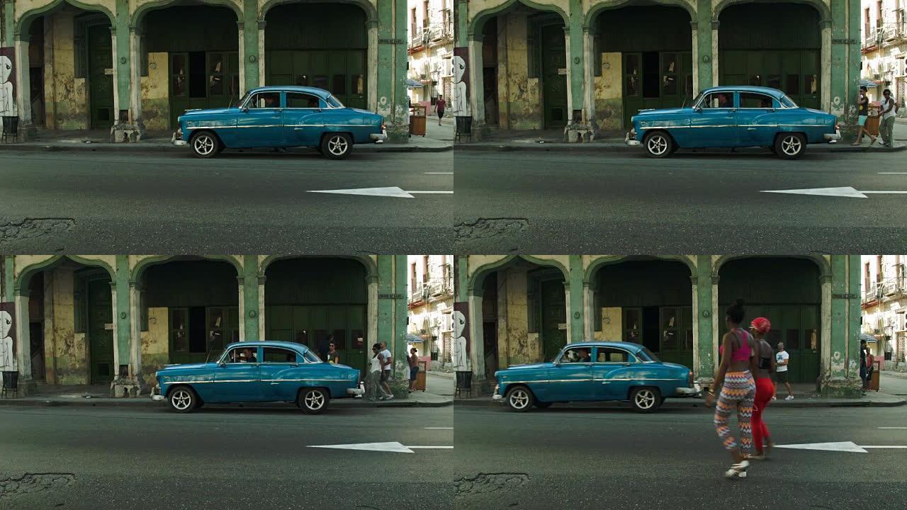 哈瓦那经典美国汽车和建筑的街景