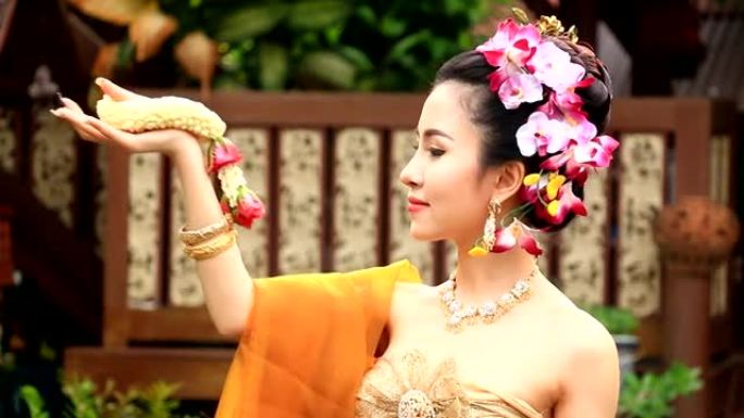 泰国传统服装美丽的泰国女人