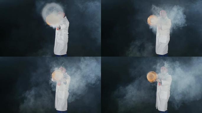 穿着制服和防护眼镜的男子化学家用空气烟雾泡泡制作有趣的把戏，黑色背景上的子弹，慢动作