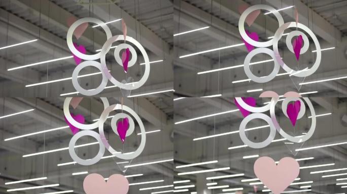 购物中心天花板下的心形和圆形装饰