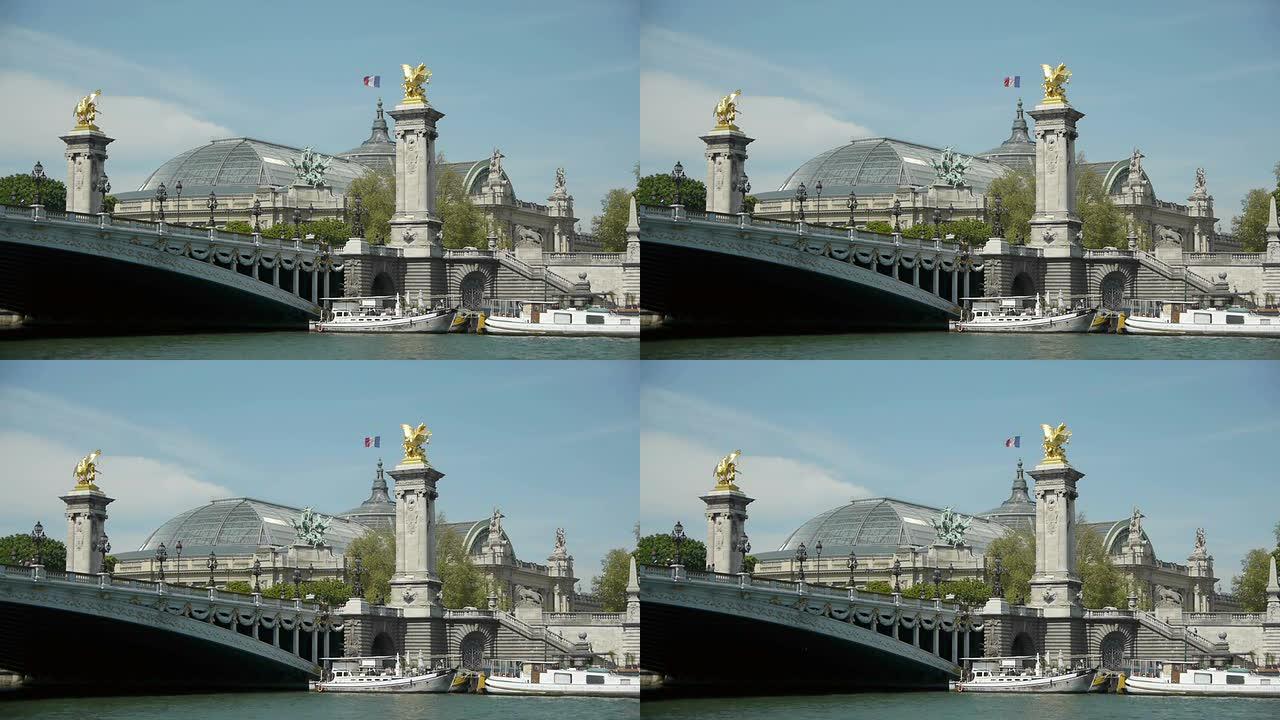 法国巴黎的Pont Alexandre III和大皇宫